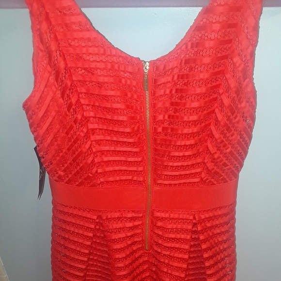 RED DRESS - Picture 5 of 6